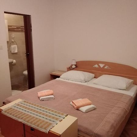 Soba Zeljka Hotel บริบีร์ ภายนอก รูปภาพ