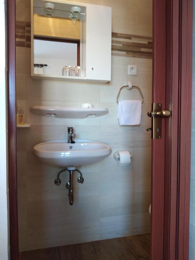 Soba Zeljka Hotel บริบีร์ ภายนอก รูปภาพ